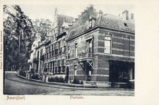 12844 Gezicht in het Plantsoen-Zuid/hoek Kleine Haag te Amersfoort; met de voorgevels van de herenhuizen Plantsoen-Zuid ...